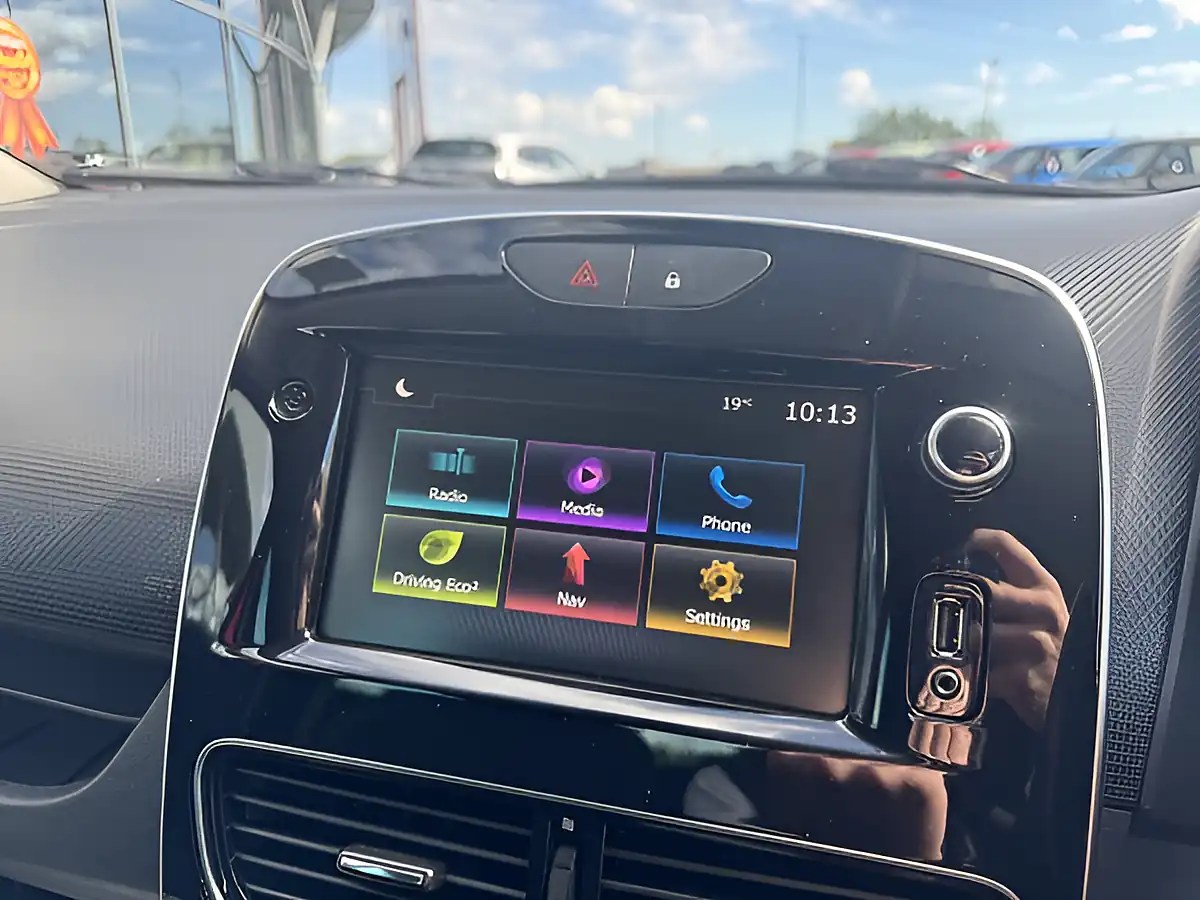 Used 2019 Renault Clio Iconic Red - Interior and Exterior details 14