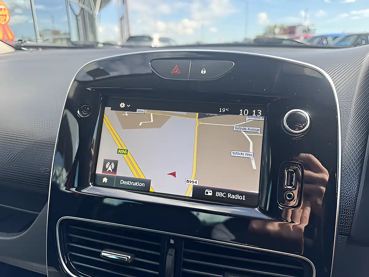 Used 2019 Renault Clio Iconic Red - Interior and Exterior details 15