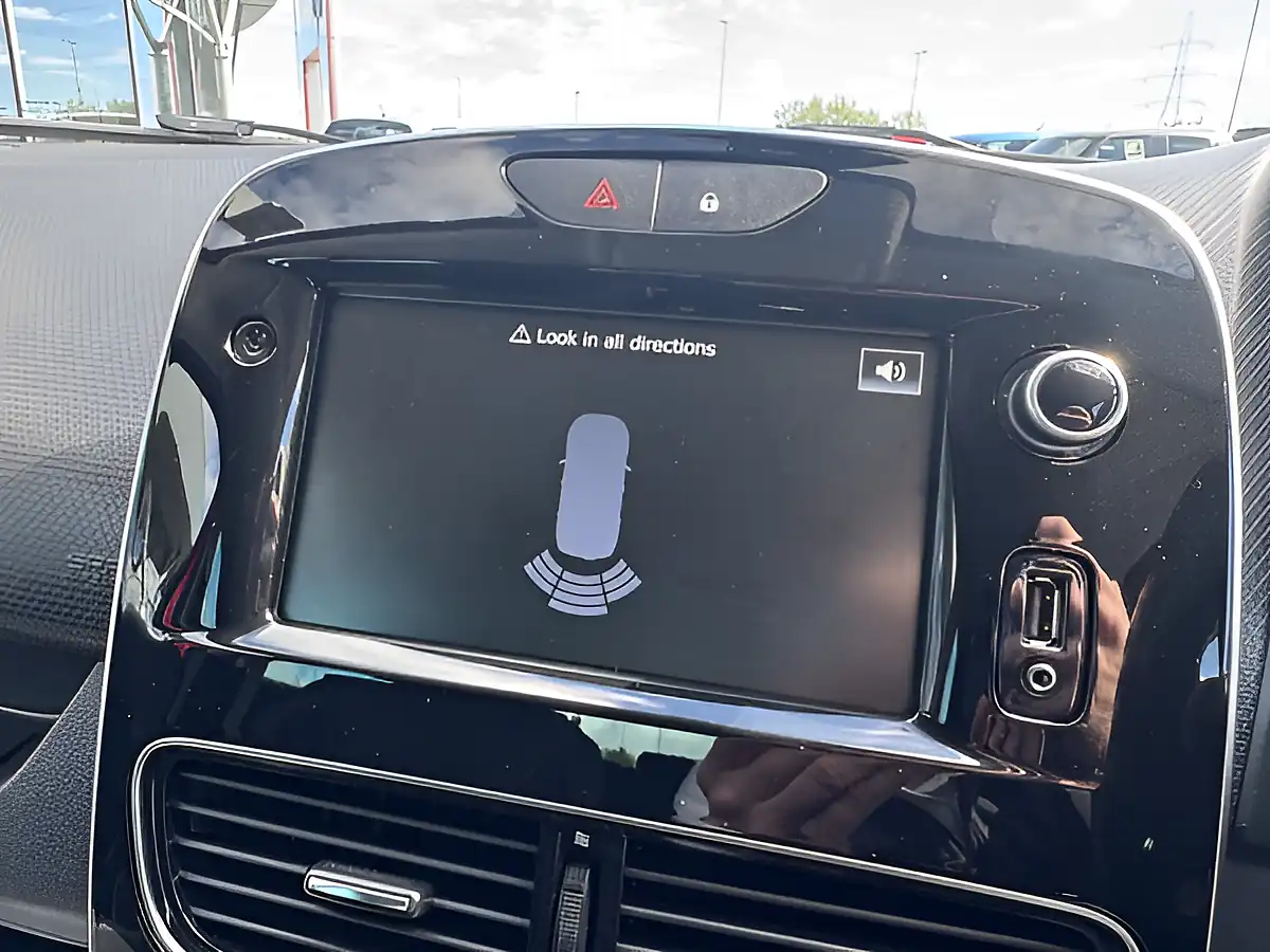Used 2019 Renault Clio Iconic Red - Interior and Exterior details 16
