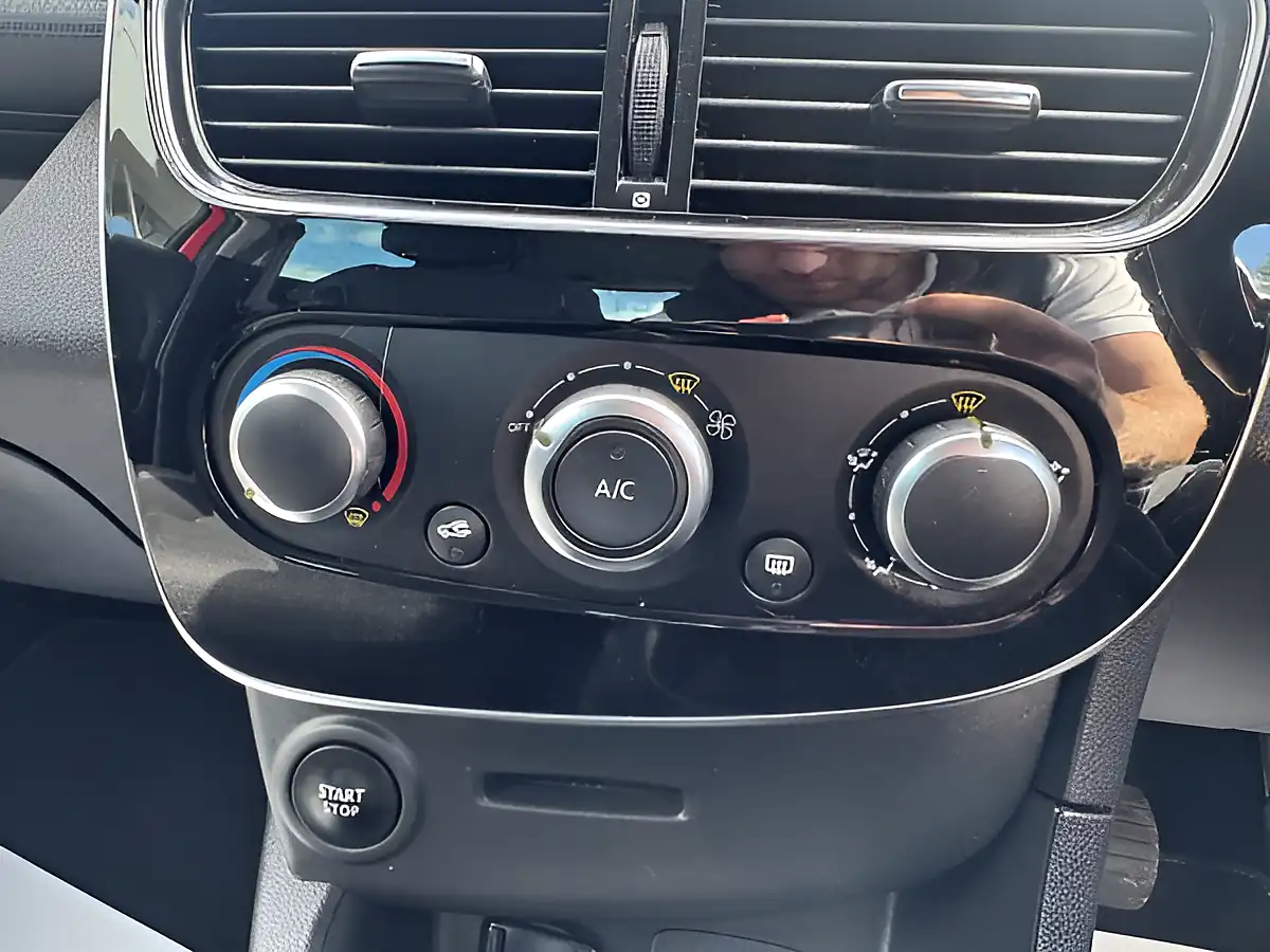 Used 2019 Renault Clio Iconic Red - Interior and Exterior details 17