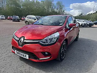 Used 2019 Renault Clio Iconic Red - Interior and Exterior details 3