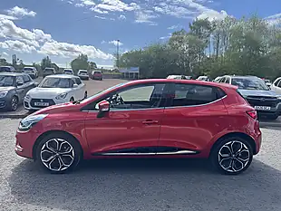 Used 2019 Renault Clio Iconic Red - Interior and Exterior details 4