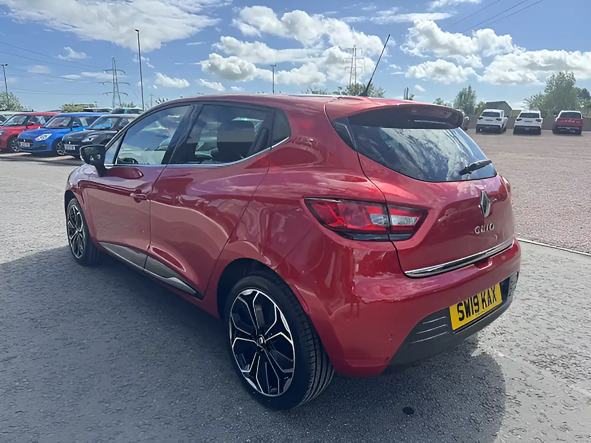 Used 2019 Renault Clio Iconic Red - Interior and Exterior details 5