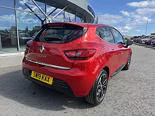 Used 2019 Renault Clio Iconic Red - Interior and Exterior details 8