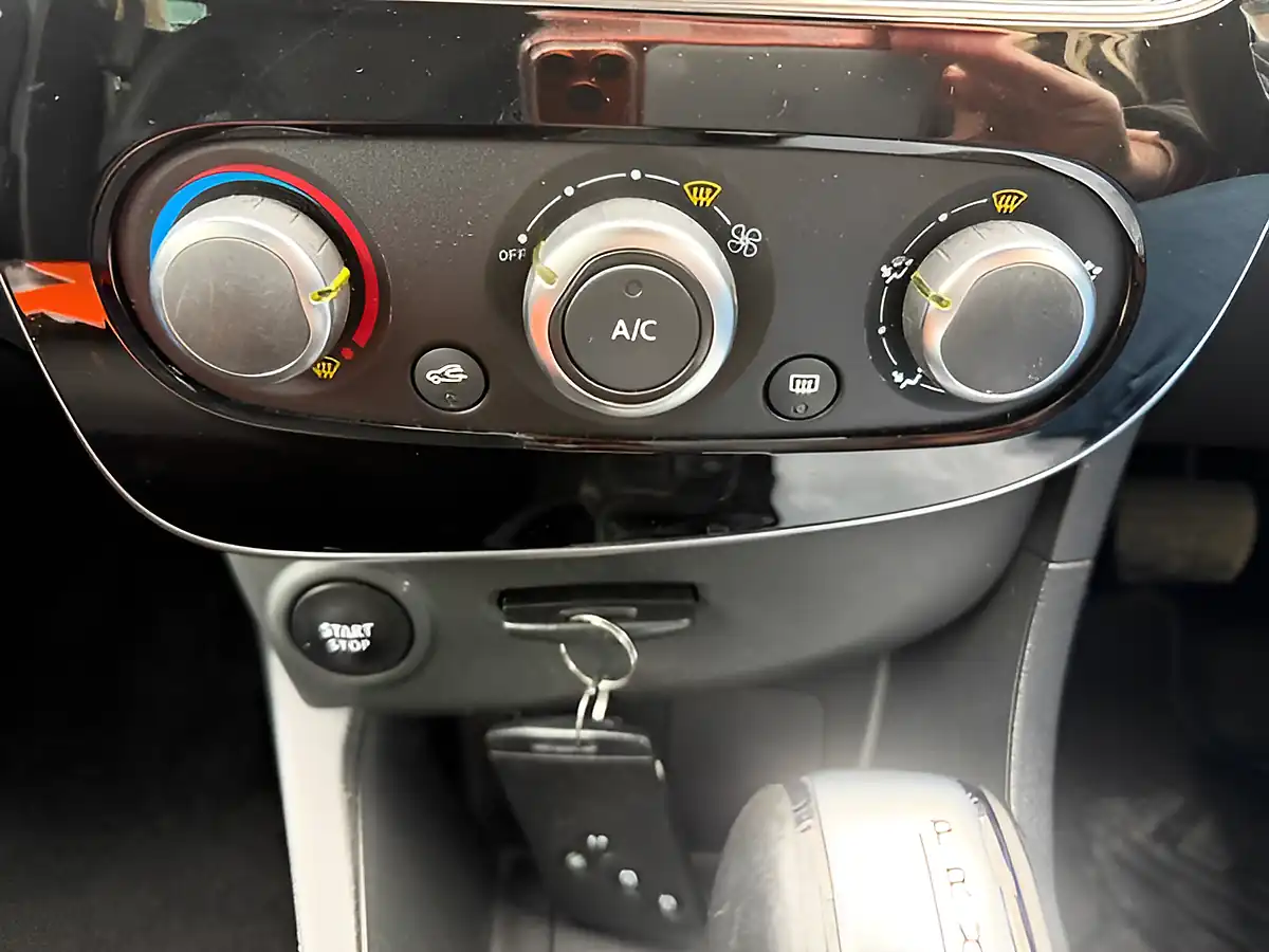 Used 2019 Renault Clio Iconic Red - Interior and Exterior details 11
