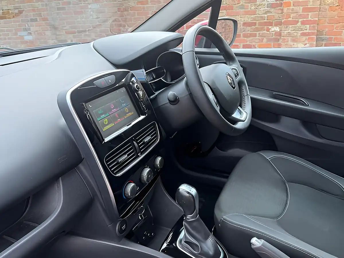 Used 2019 Renault Clio Iconic Red - Interior and Exterior details 14
