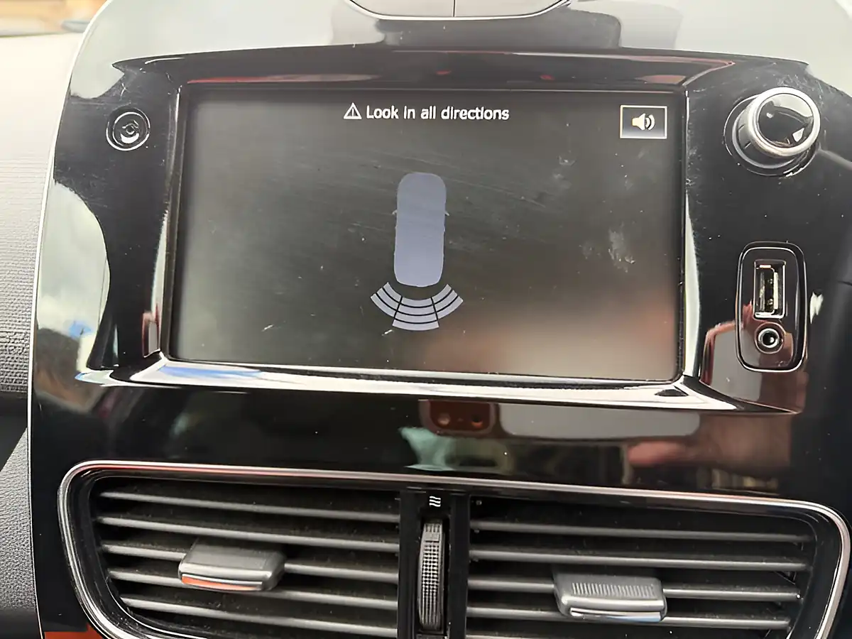 Used 2019 Renault Clio Iconic Red - Interior and Exterior details 16
