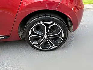 Used 2019 Renault Clio Iconic Red - Interior and Exterior details 19