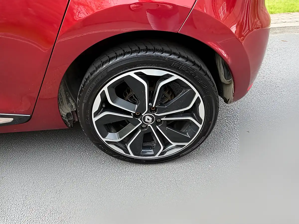 Used 2019 Renault Clio Iconic Red - Interior and Exterior details 19