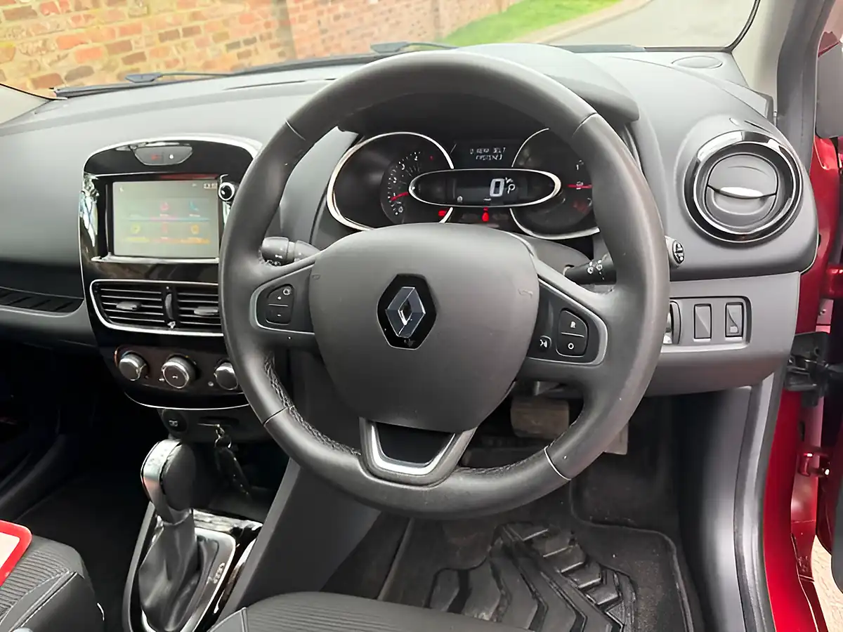 Used 2019 Renault Clio Iconic Red - Interior and Exterior details 3