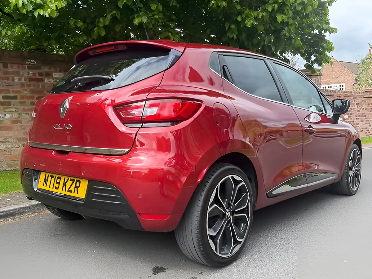 Used 2019 Renault Clio Iconic Red - Interior and Exterior details 4