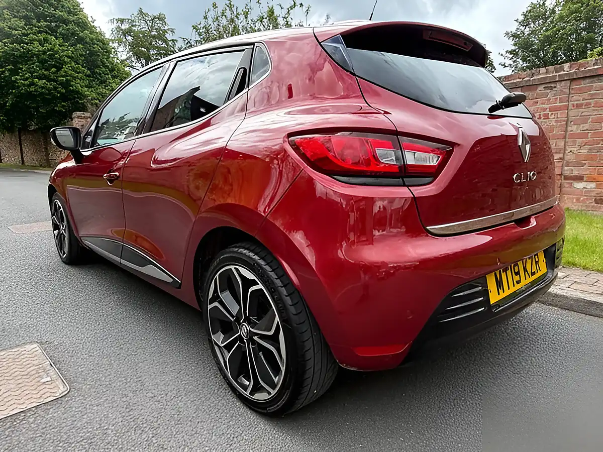 Used 2019 Renault Clio Iconic Red - Interior and Exterior details 5