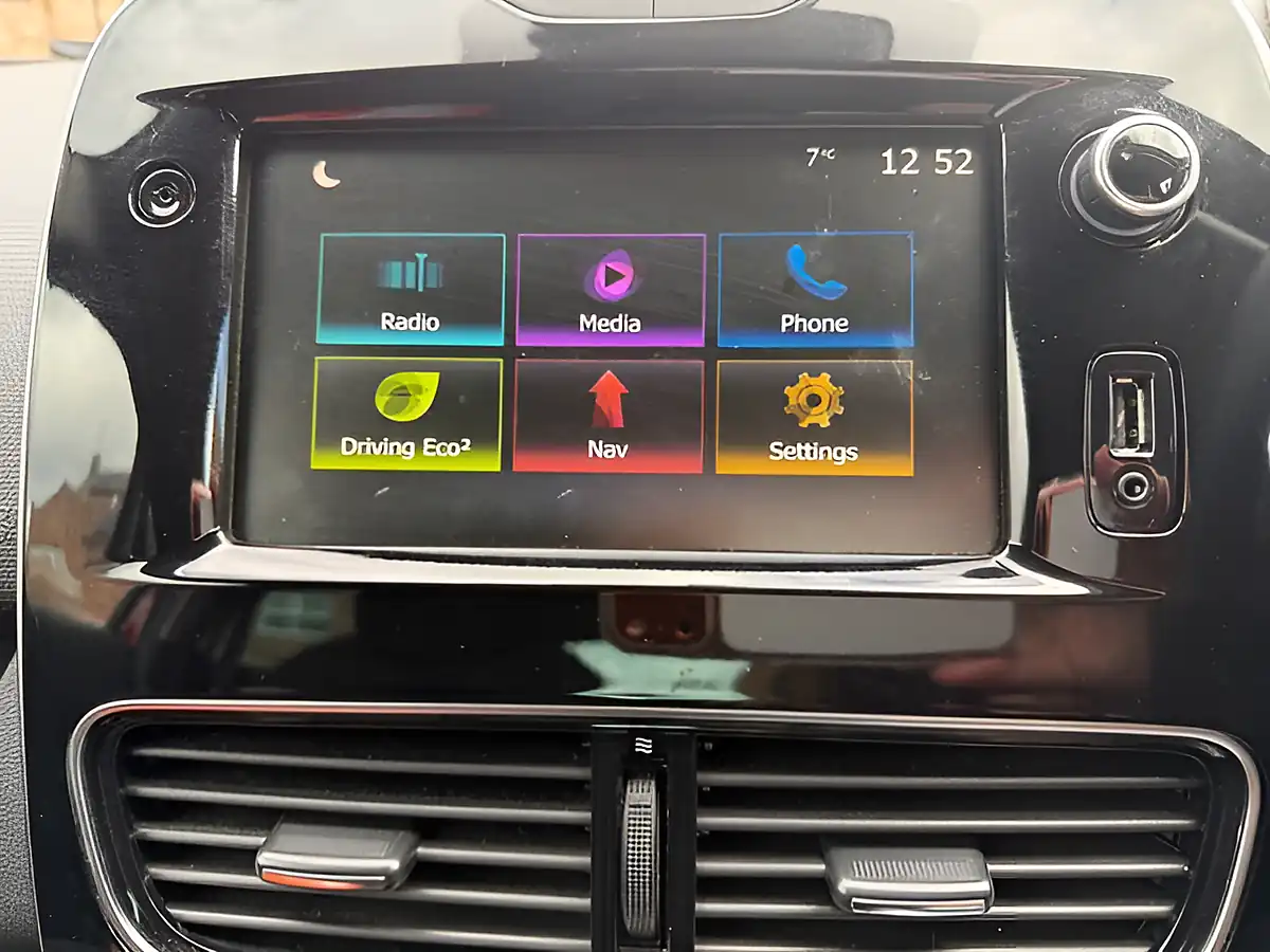 Used 2019 Renault Clio Iconic Red - Interior and Exterior details 6
