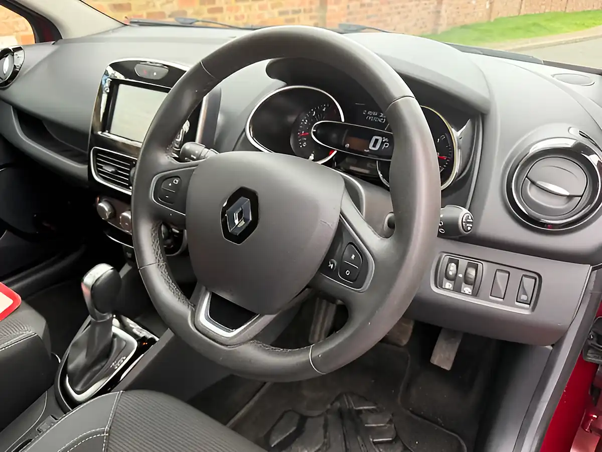 Used 2019 Renault Clio Iconic Red - Interior and Exterior details 7