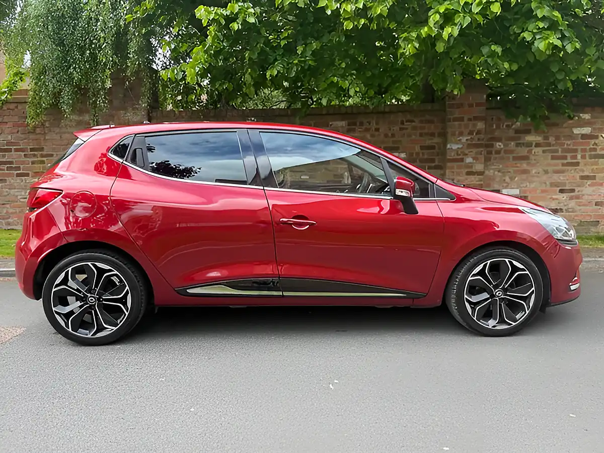 Used 2019 Renault Clio Iconic Red - Interior and Exterior details 8