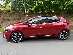 Used 2019 Renault Clio Iconic Red - Interior and Exterior details 9