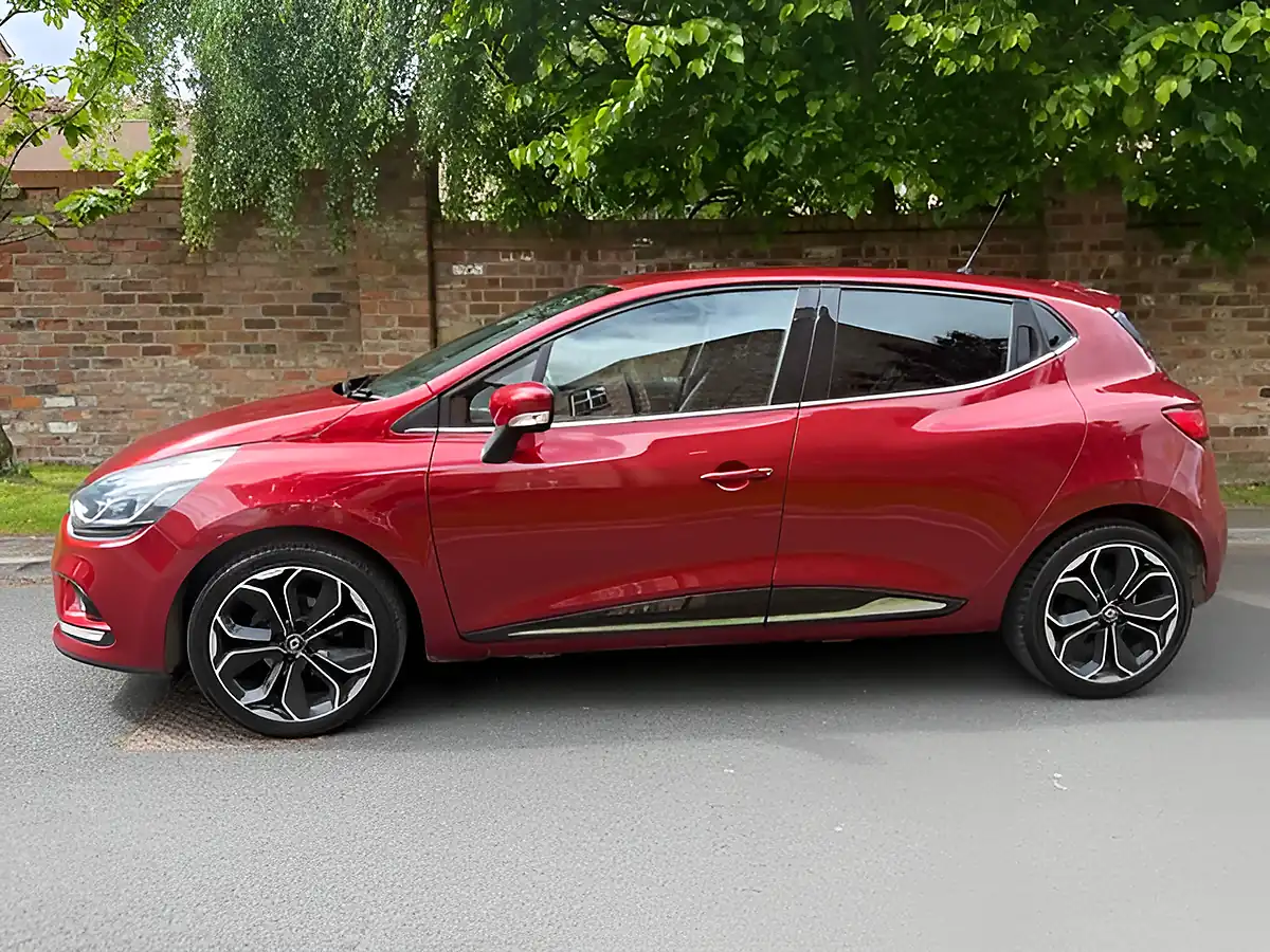 Used 2019 Renault Clio Iconic Red - Interior and Exterior details 9