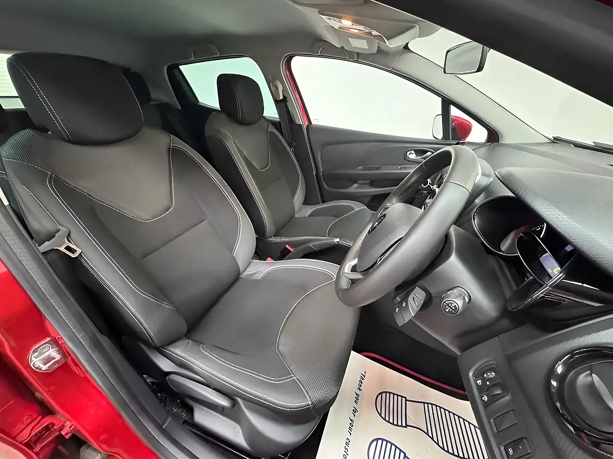 Used 2019 Renault Clio Iconic Red - Interior and Exterior details 11