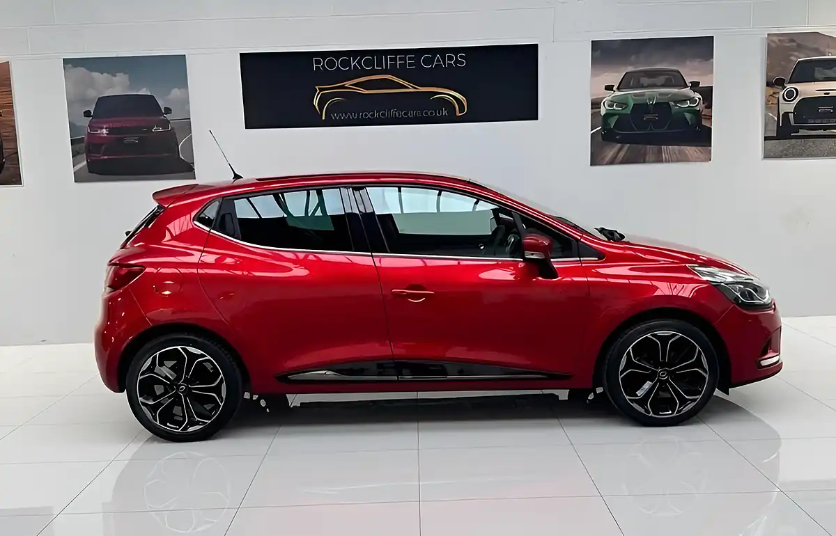 Used 2019 Renault Clio Iconic Red - Interior and Exterior details 2