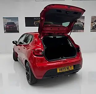 Used 2019 Renault Clio Iconic Red - Interior and Exterior details 5
