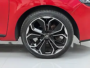 Used 2019 Renault Clio Iconic Red - Interior and Exterior details 6