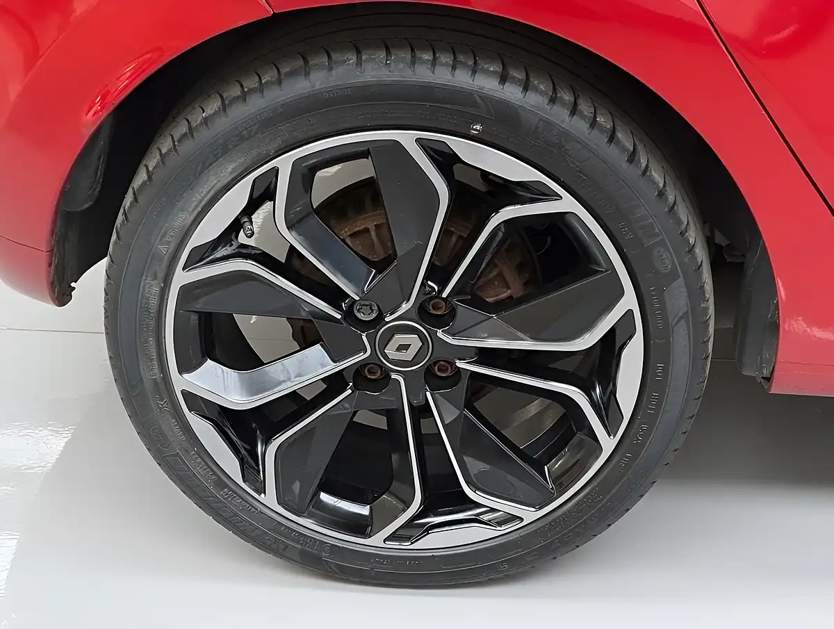 Used 2019 Renault Clio Iconic Red - Interior and Exterior details 7