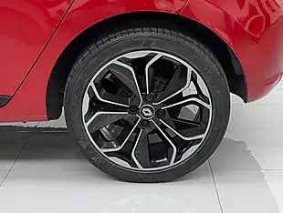 Used 2019 Renault Clio Iconic Red - Interior and Exterior details 8