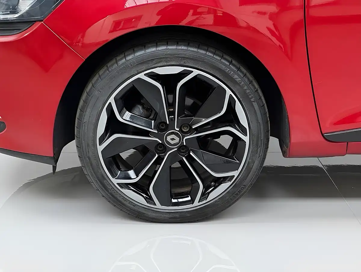 Used 2019 Renault Clio Iconic Red - Interior and Exterior details 9