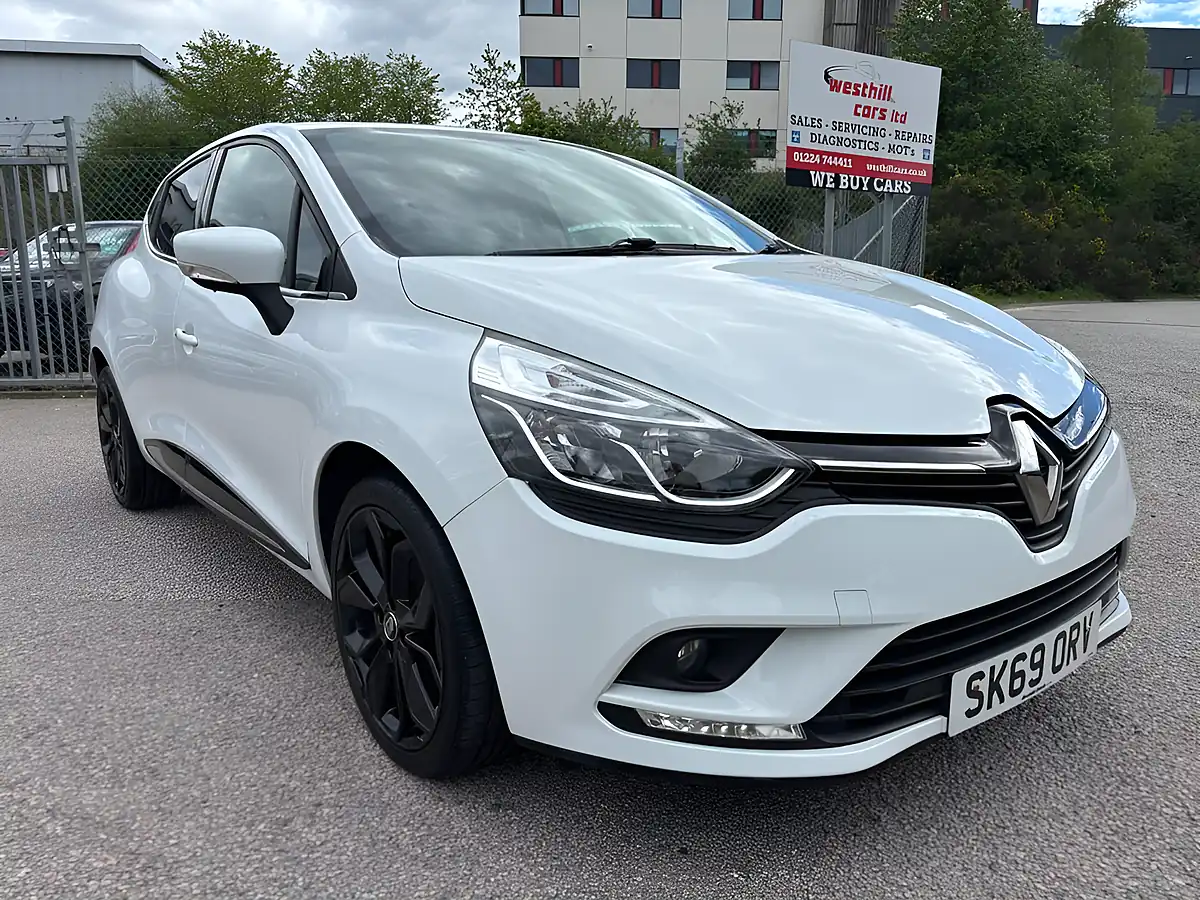 Used 2019 Renault Clio Iconic White - Front View