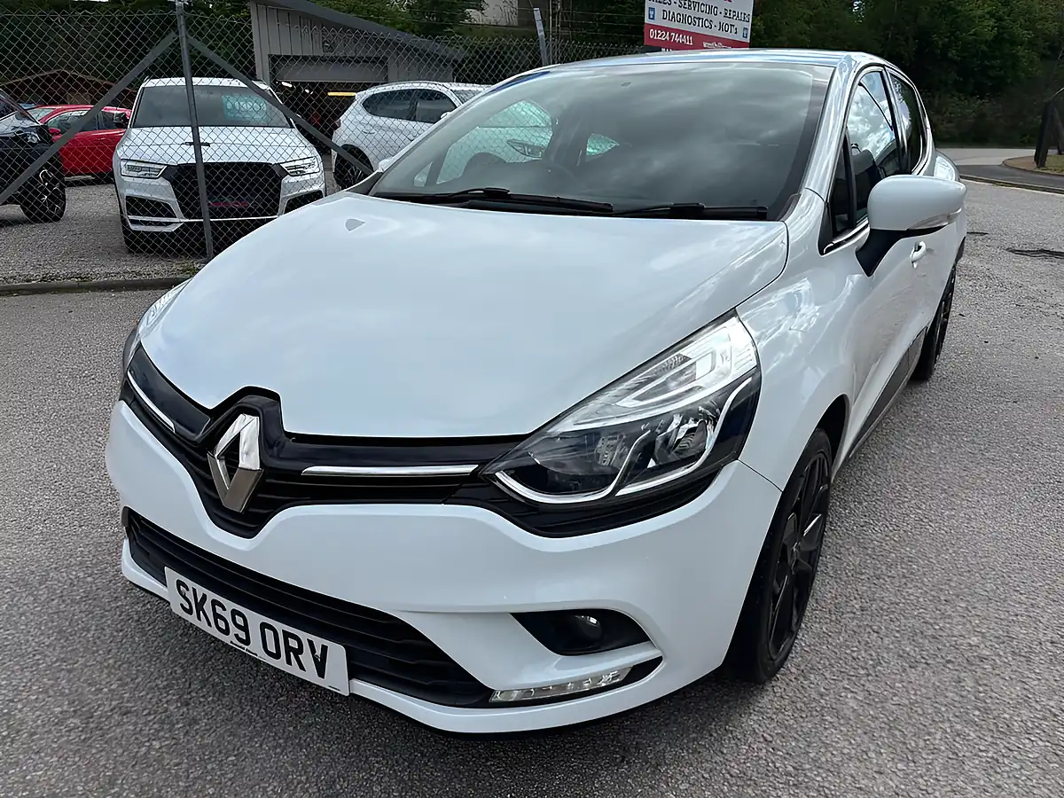 Used 2019 Renault Clio Iconic White - Interior and Exterior details 11