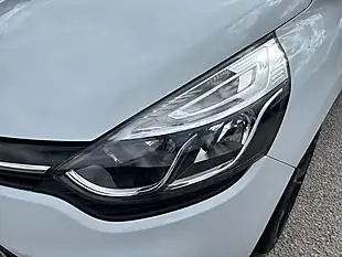 Used 2019 Renault Clio Iconic White - Interior and Exterior details 14