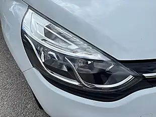 Used 2019 Renault Clio Iconic White - Interior and Exterior details 15