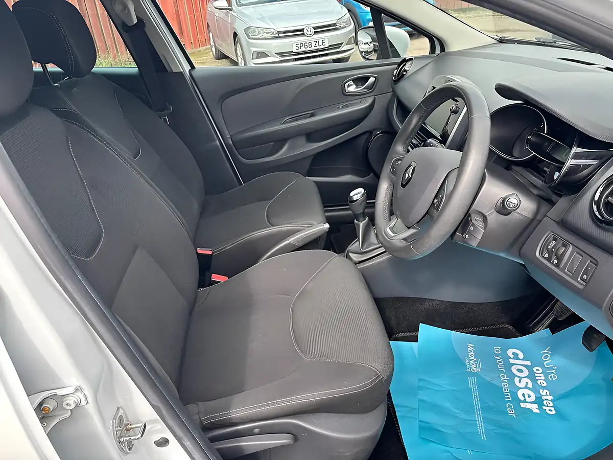 Used 2019 Renault Clio Iconic White - Interior and Exterior details 3