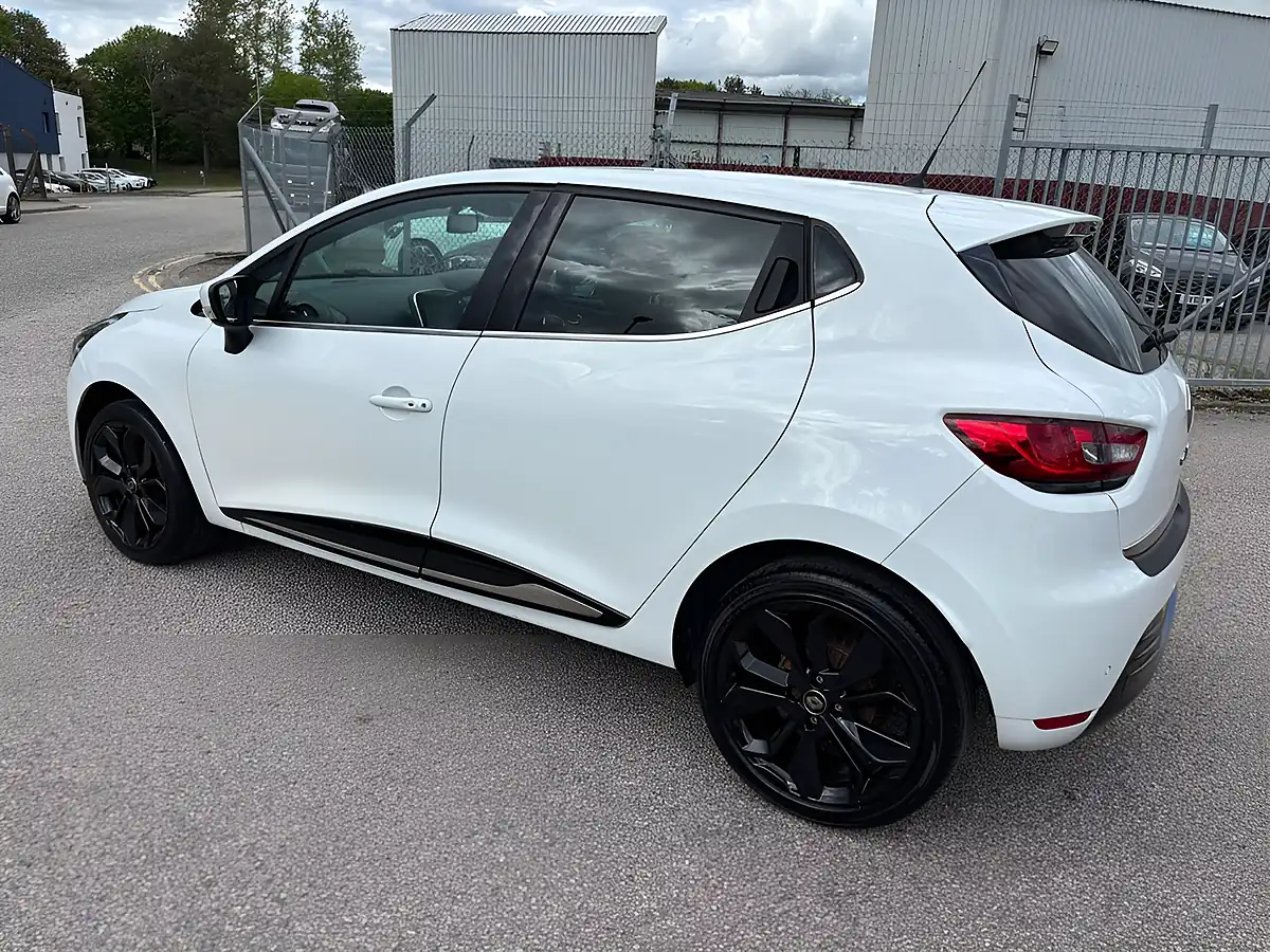 Used 2019 Renault Clio Iconic White - Interior and Exterior details 9