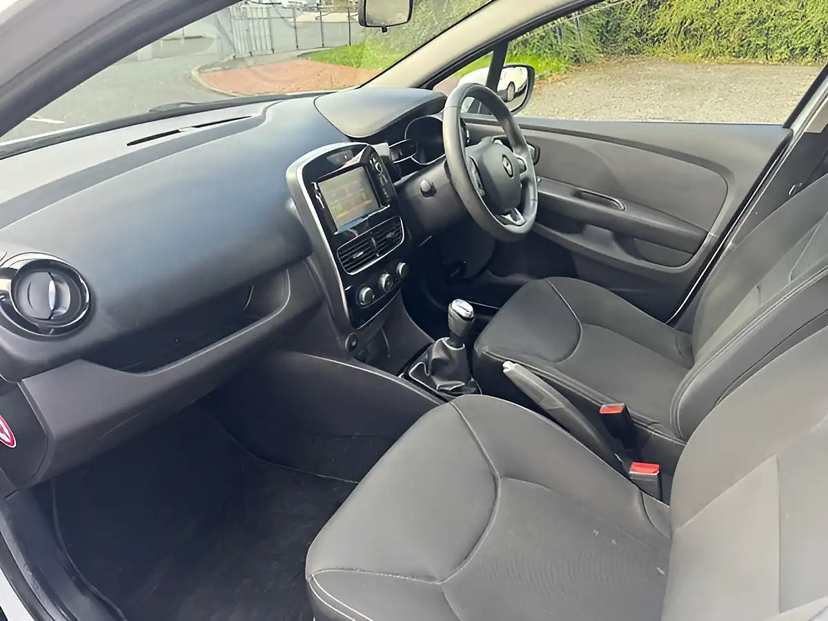 Used 2019 Renault Clio Iconic White - Interior and Exterior details 11