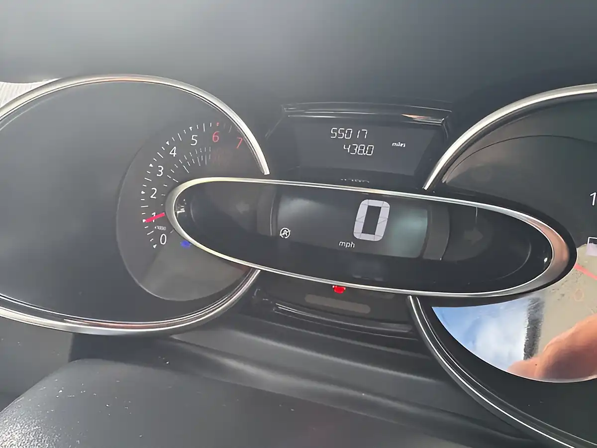 Used 2019 Renault Clio Iconic White - Interior and Exterior details 15