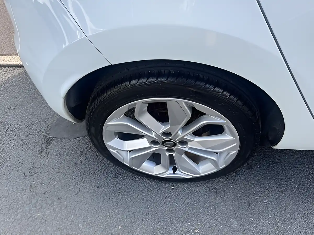 Used 2019 Renault Clio Iconic White - Interior and Exterior details 17