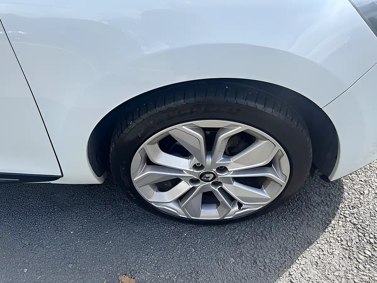 Used 2019 Renault Clio Iconic White - Interior and Exterior details 18