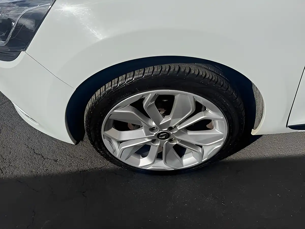 Used 2019 Renault Clio Iconic White - Interior and Exterior details 19