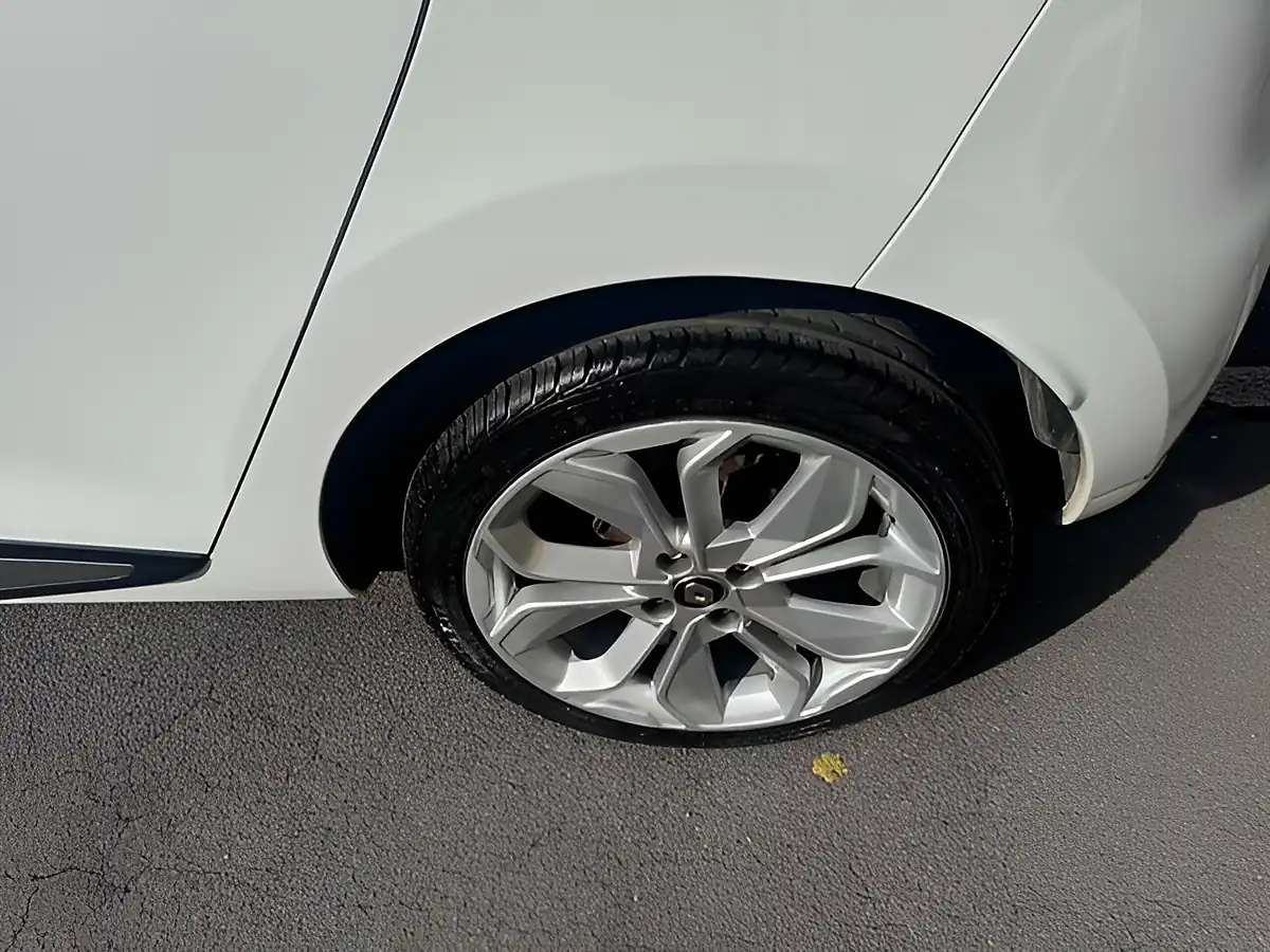 Used 2019 Renault Clio Iconic White - Interior and Exterior details 20