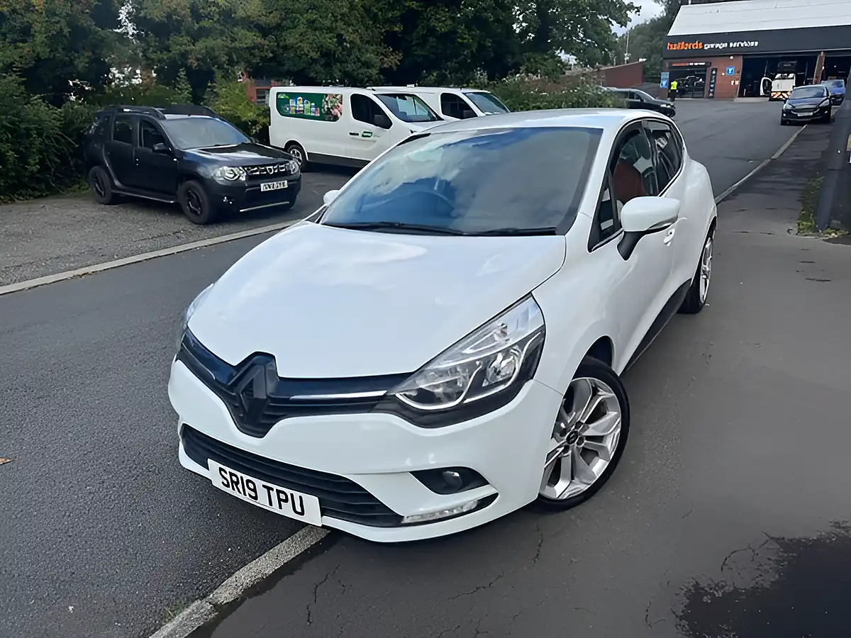 Used 2019 Renault Clio Iconic White - Interior and Exterior details 3