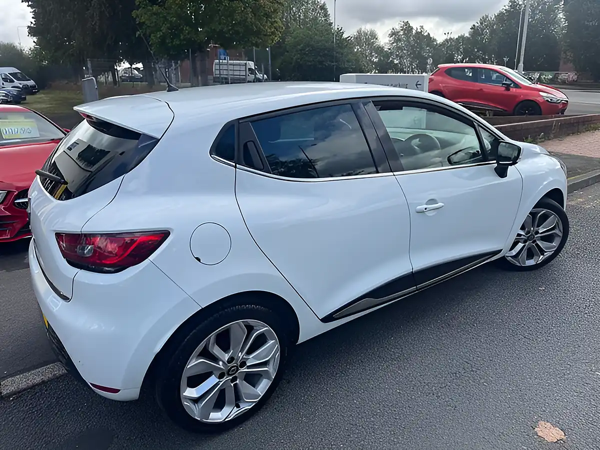 Used 2019 Renault Clio Iconic White - Interior and Exterior details 4