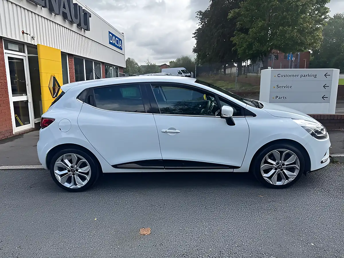 Used 2019 Renault Clio Iconic White - Interior and Exterior details 5
