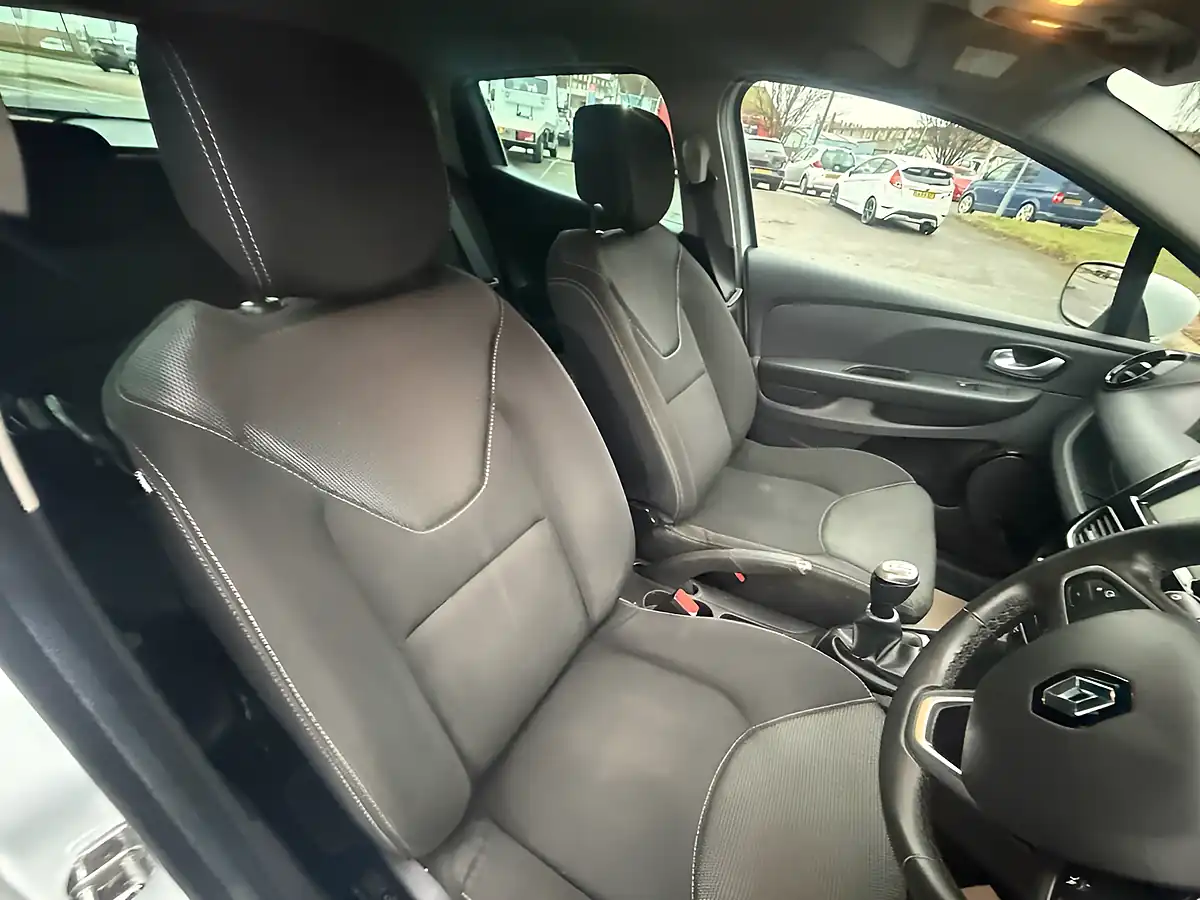 Used 2019 Renault Clio Iconic White - Interior and Exterior details 18