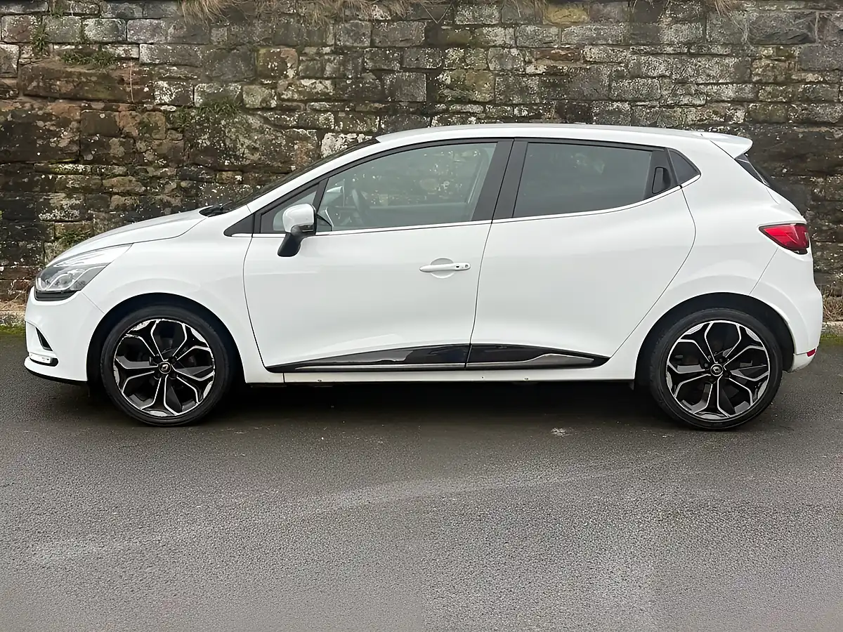 Used 2019 Renault Clio Iconic White - Interior and Exterior details 5