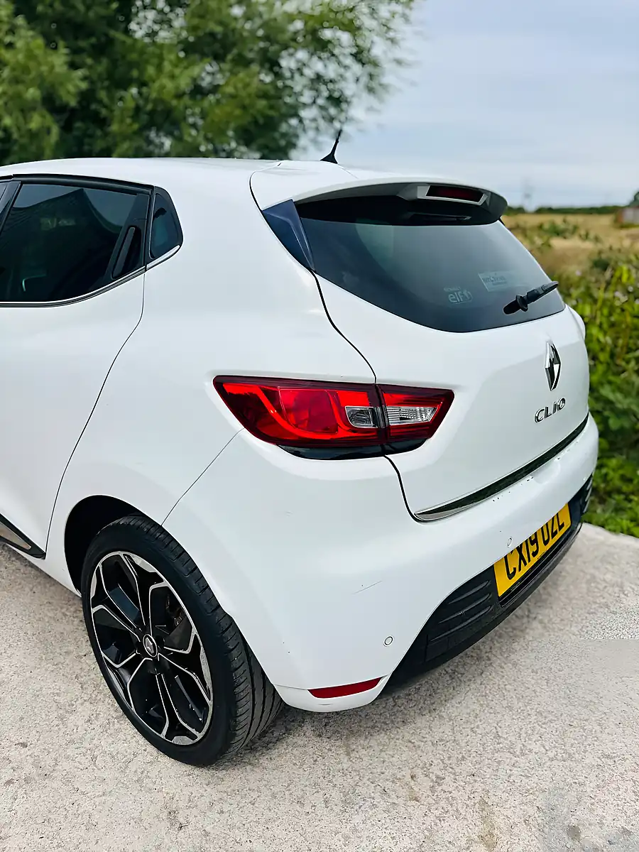 Used 2019 Renault Clio Iconic White - Interior and Exterior details 10