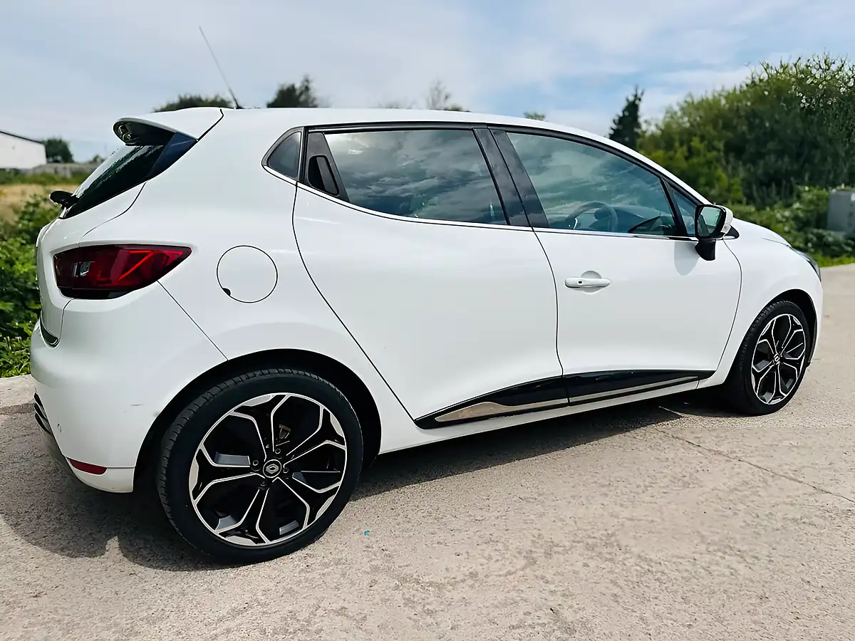 Used 2019 Renault Clio Iconic White - Interior and Exterior details 12