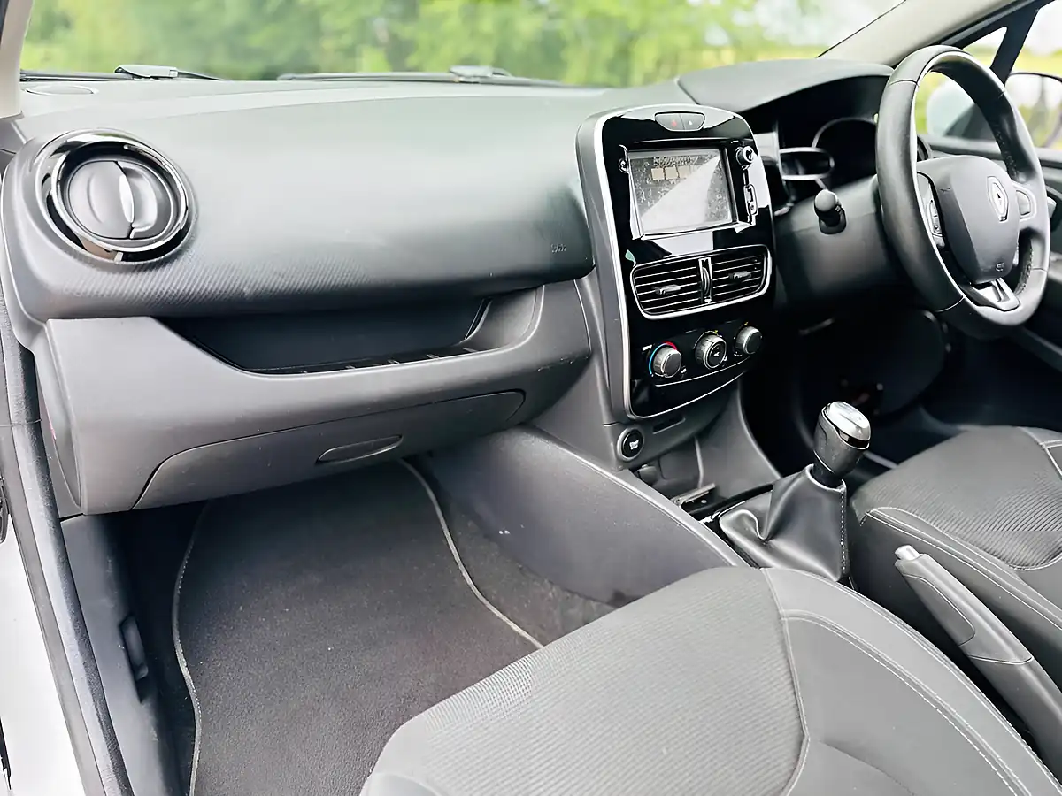 Used 2019 Renault Clio Iconic White - Interior and Exterior details 13