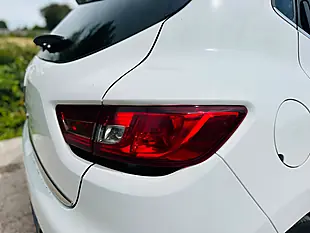 Used 2019 Renault Clio Iconic White - Interior and Exterior details 18