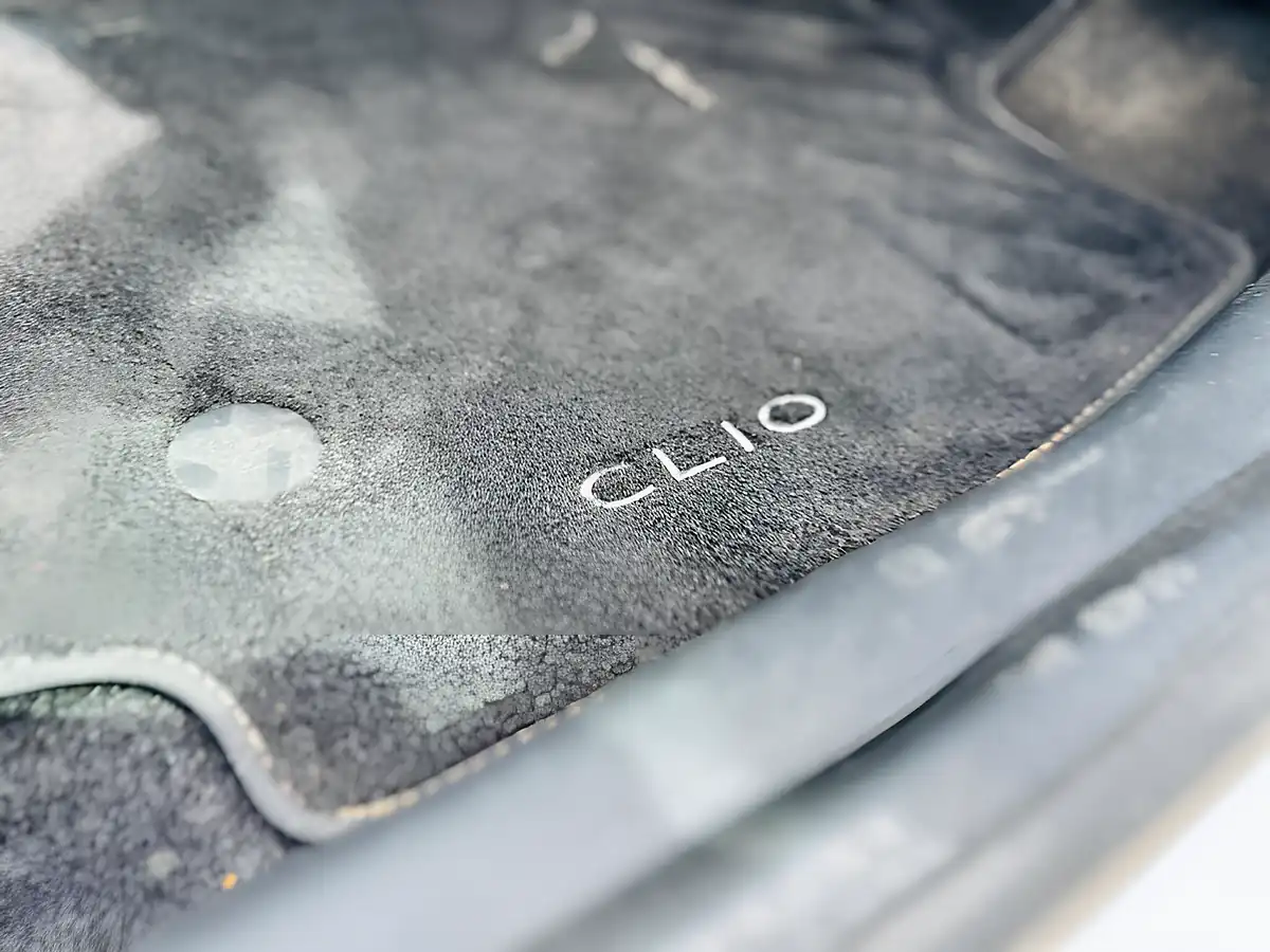 Used 2019 Renault Clio Iconic White - Interior and Exterior details 19